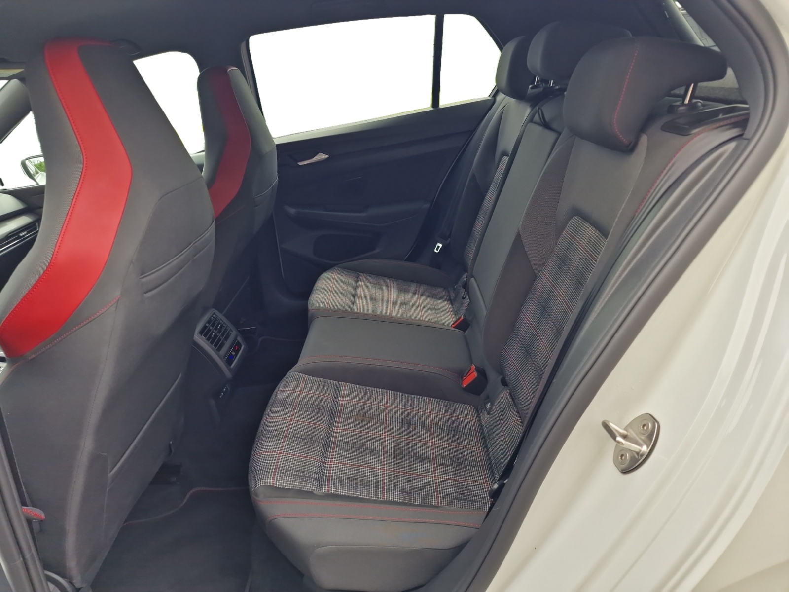 VW Golf 2.0 TSI GTI DSG-image-24