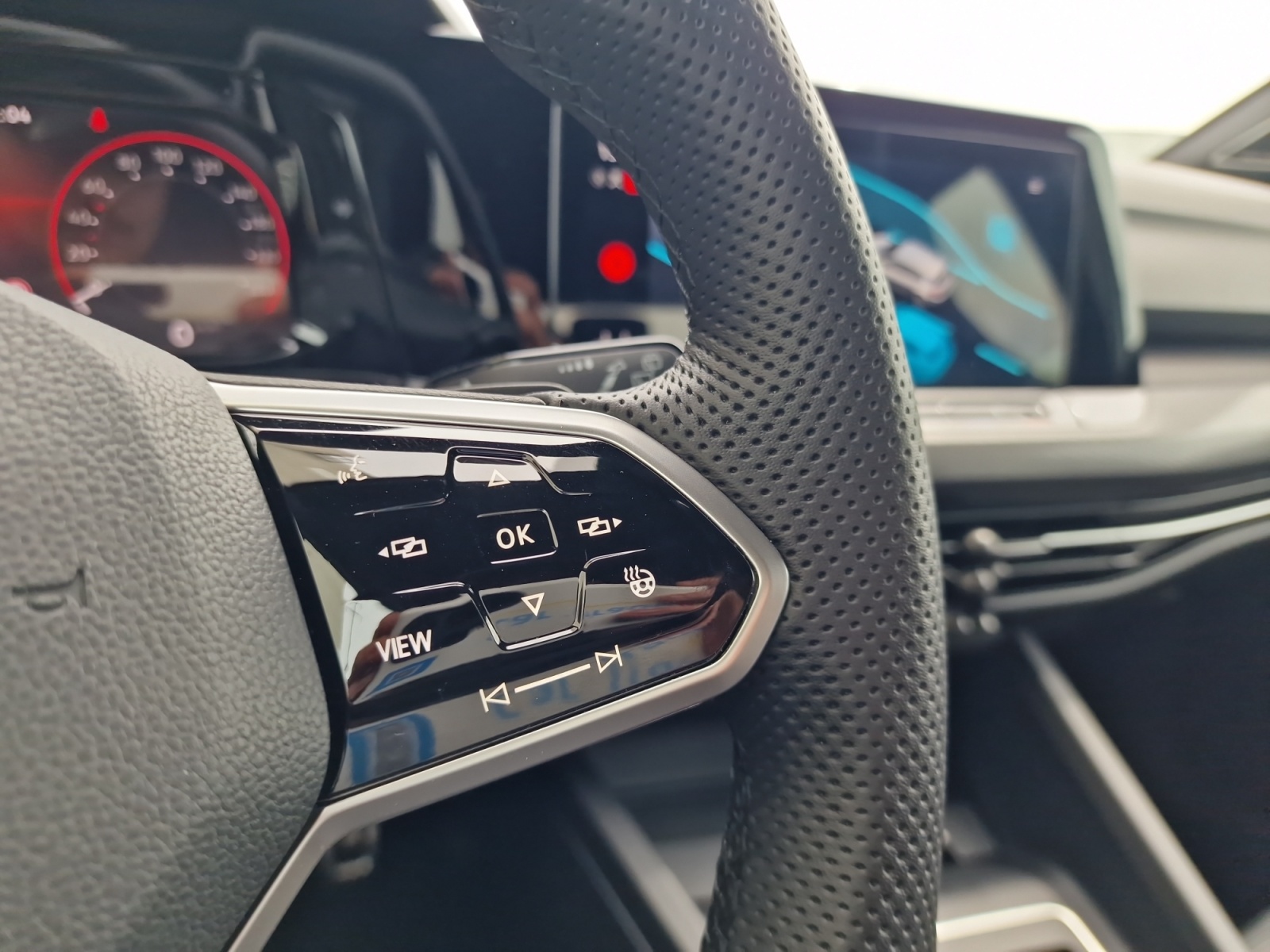 VW Golf 2.0 TSI GTI DSG-image-15