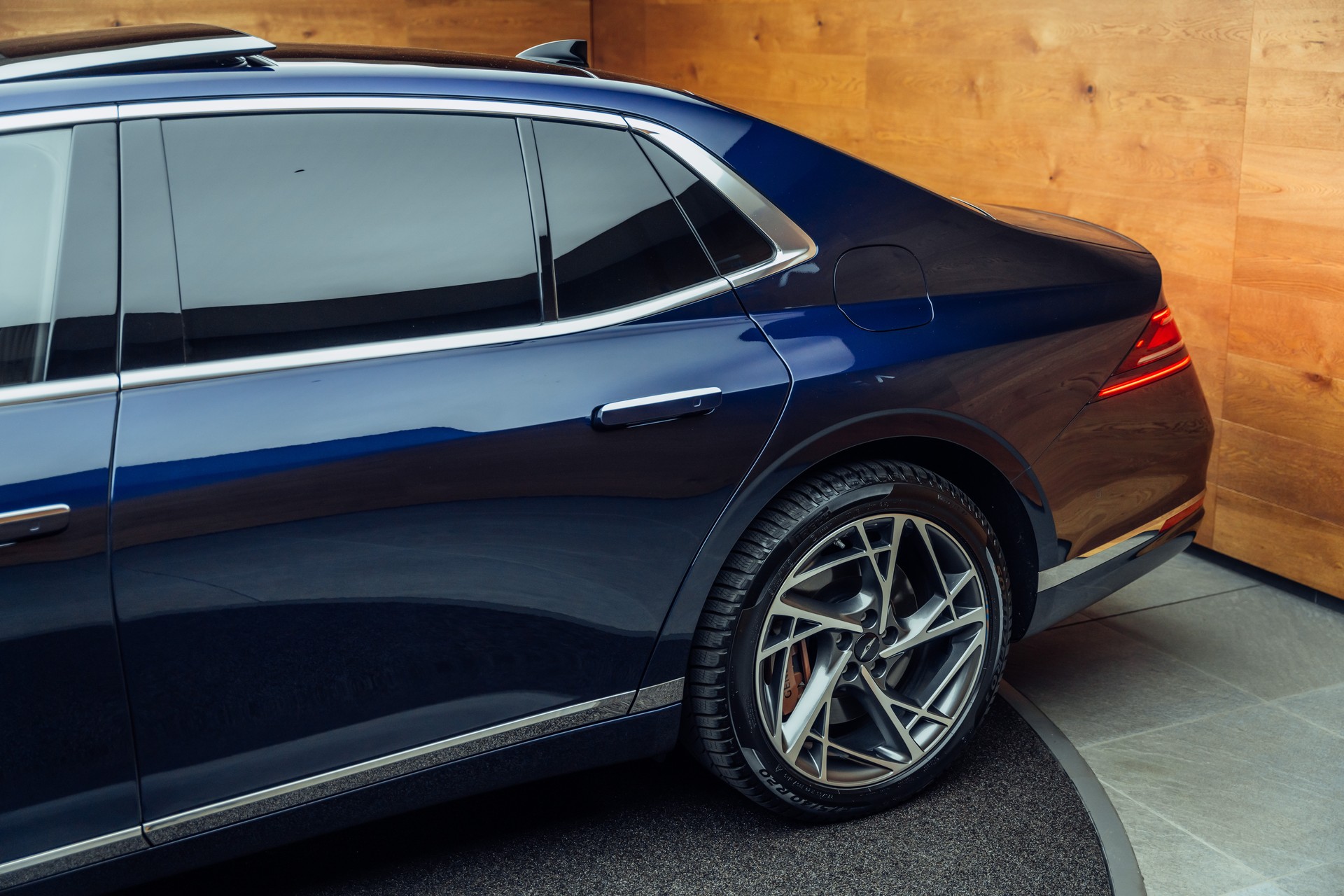 GENESIS G90 Luxury Plus AWD-image-22