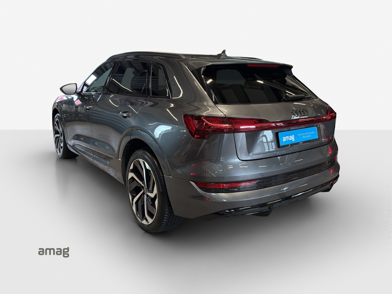 AUDI e-tron 55 S Line Black Edition quattro-image-2