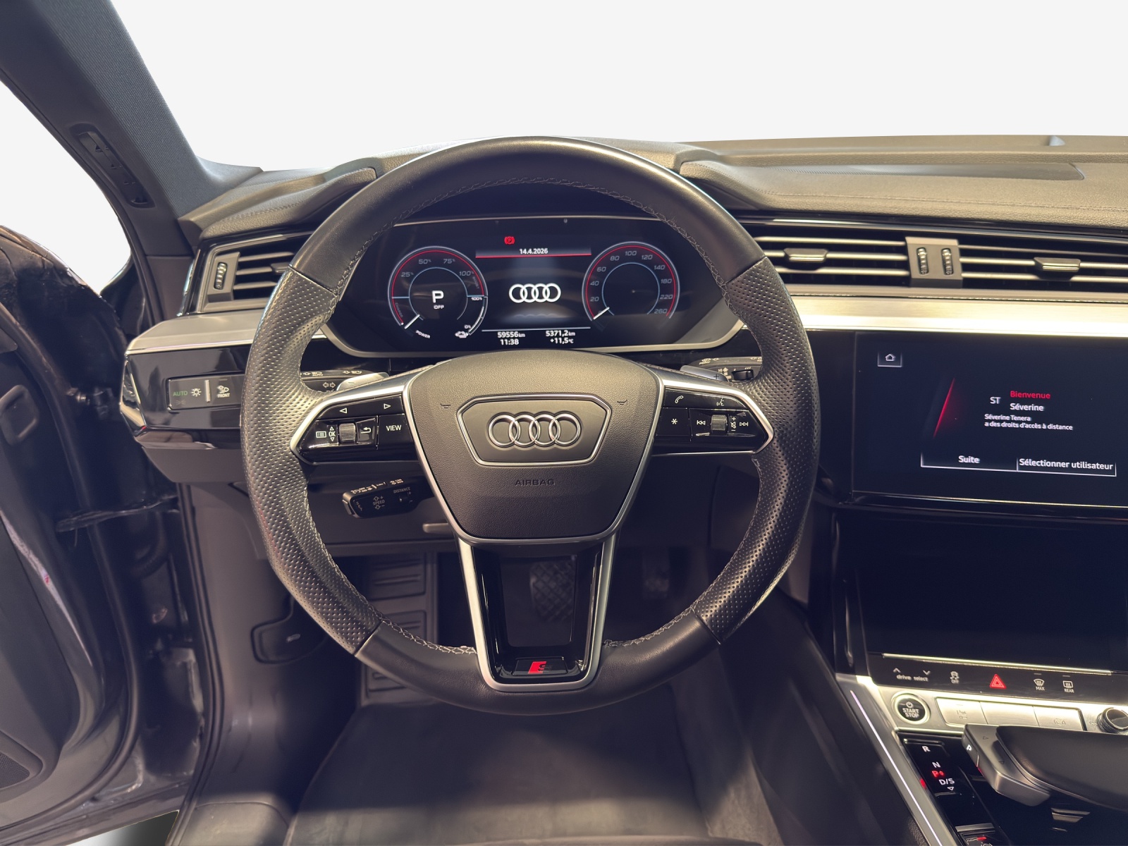 AUDI e-tron 55 S Line Black Edition quattro-image-9