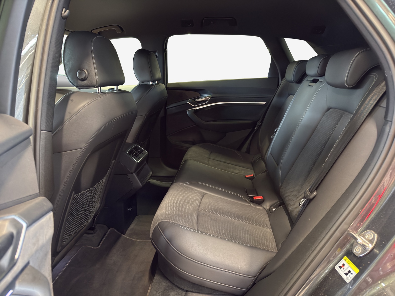 AUDI e-tron 55 S Line Black Edition quattro-image-11