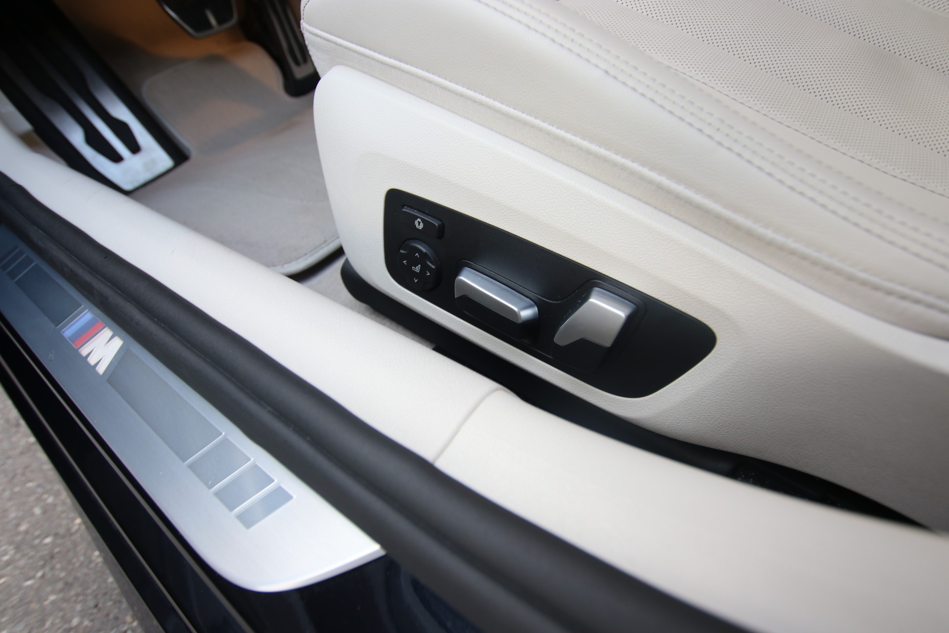 BMW 840i Gran Coupé xDrive Steptronic-image-30