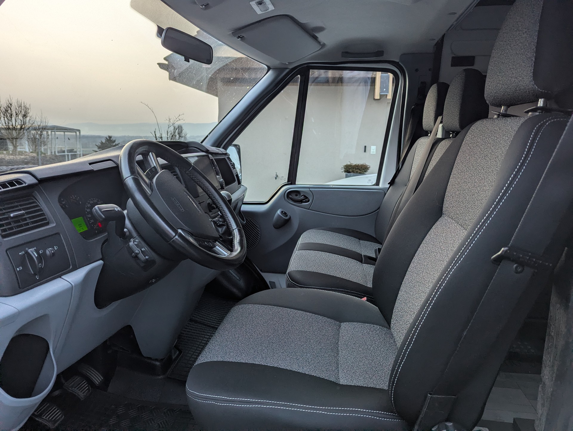 FORD 2.2 TDCi 125 Level 3-image-5
