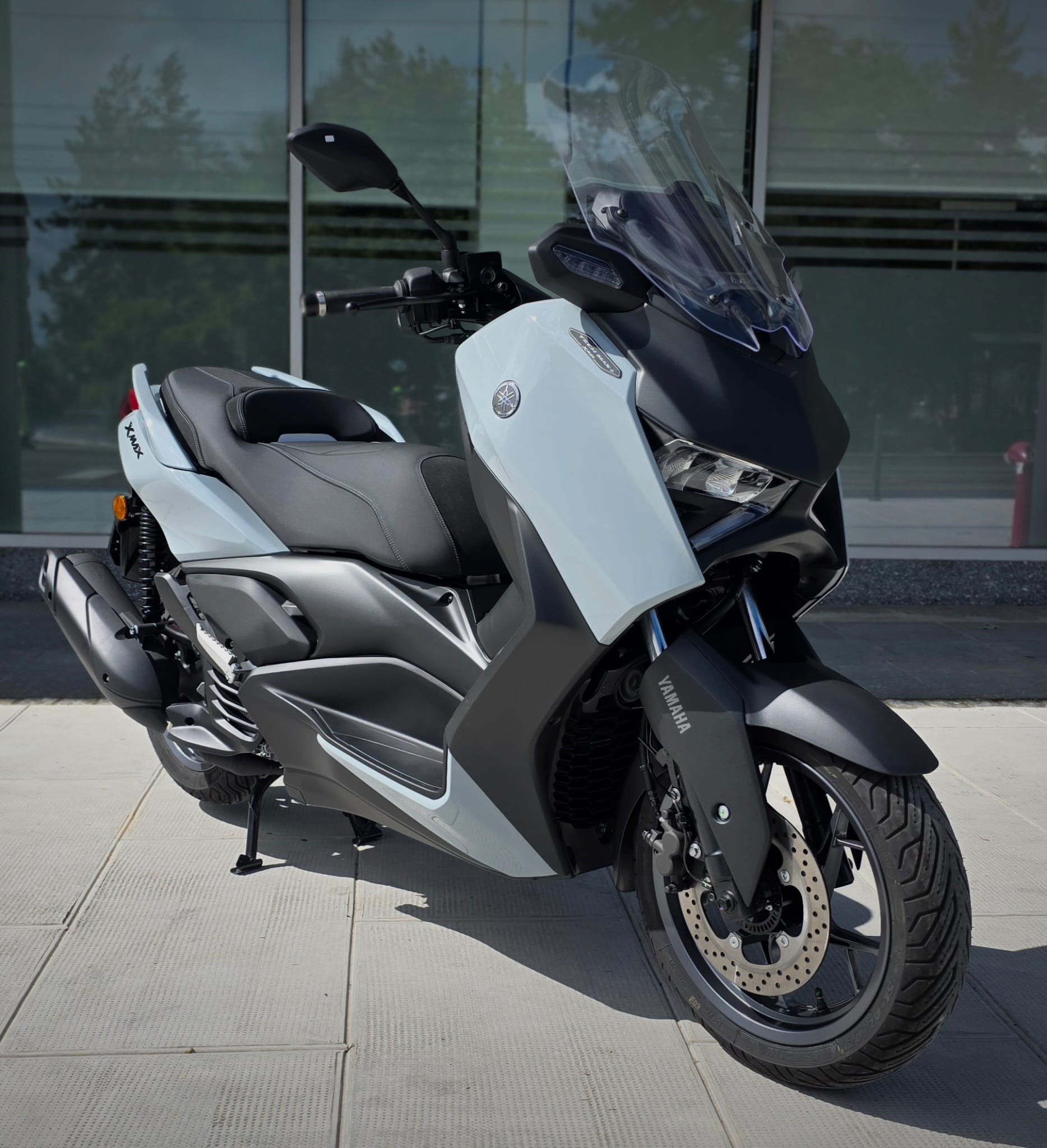 YAMAHA X-MAX-showroom-element-2