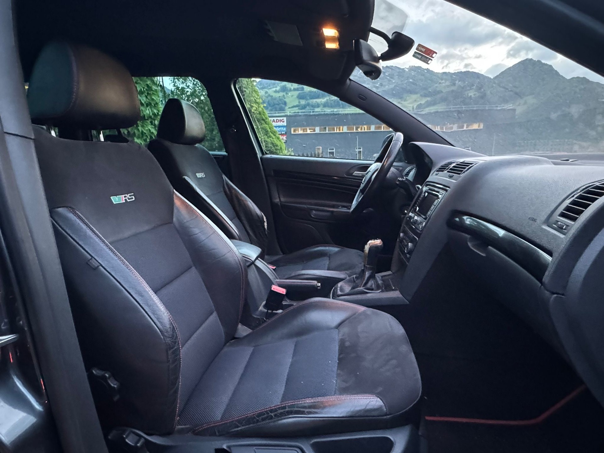 SKODA Octavia Combi 2.0 TDI RS-image-12