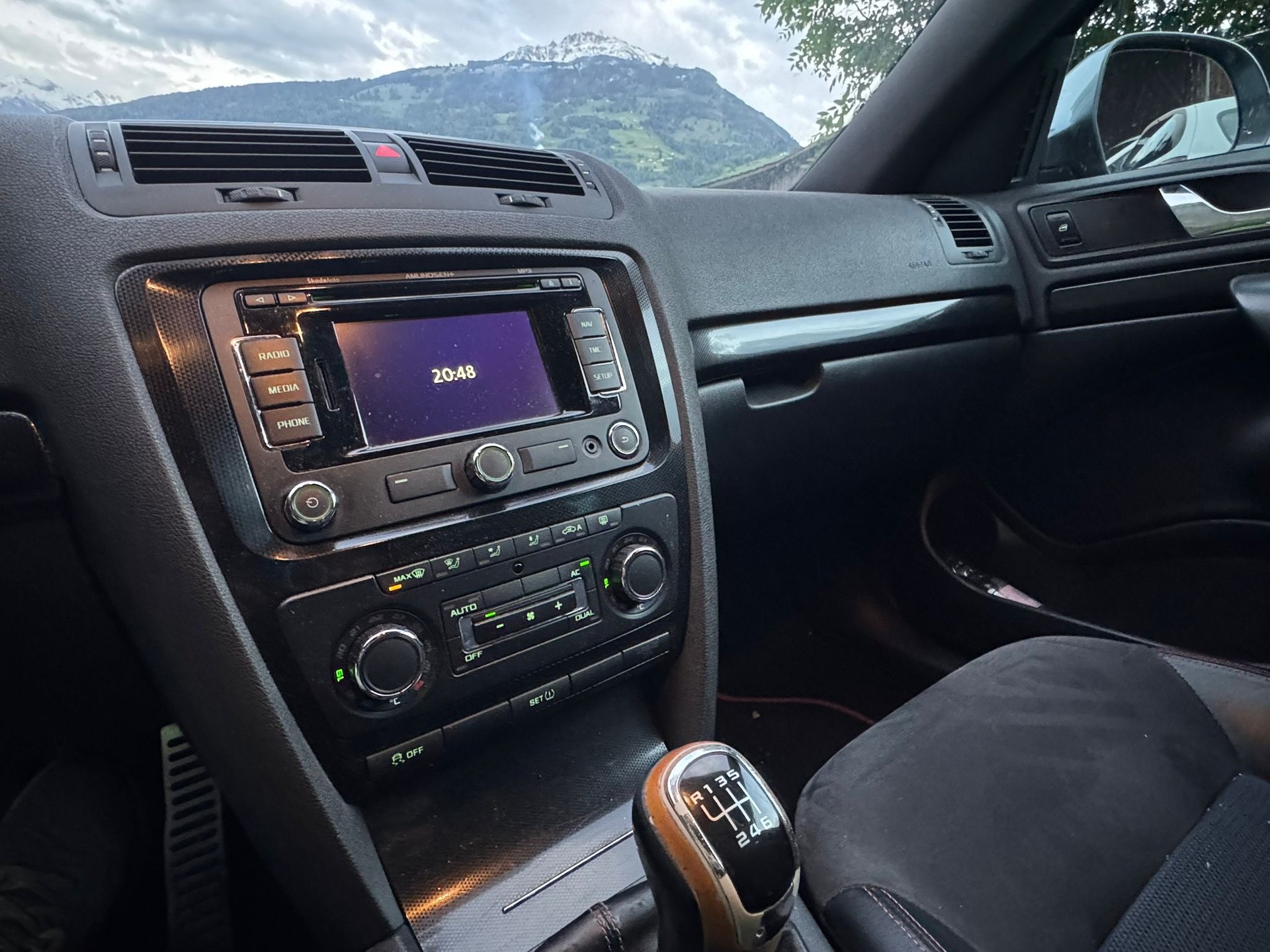 SKODA Octavia Combi 2.0 TDI RS-image-9