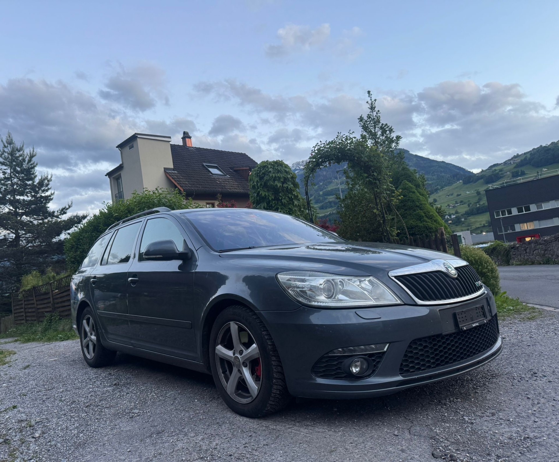 SKODA Octavia Combi 2.0 TDI RS-image-2