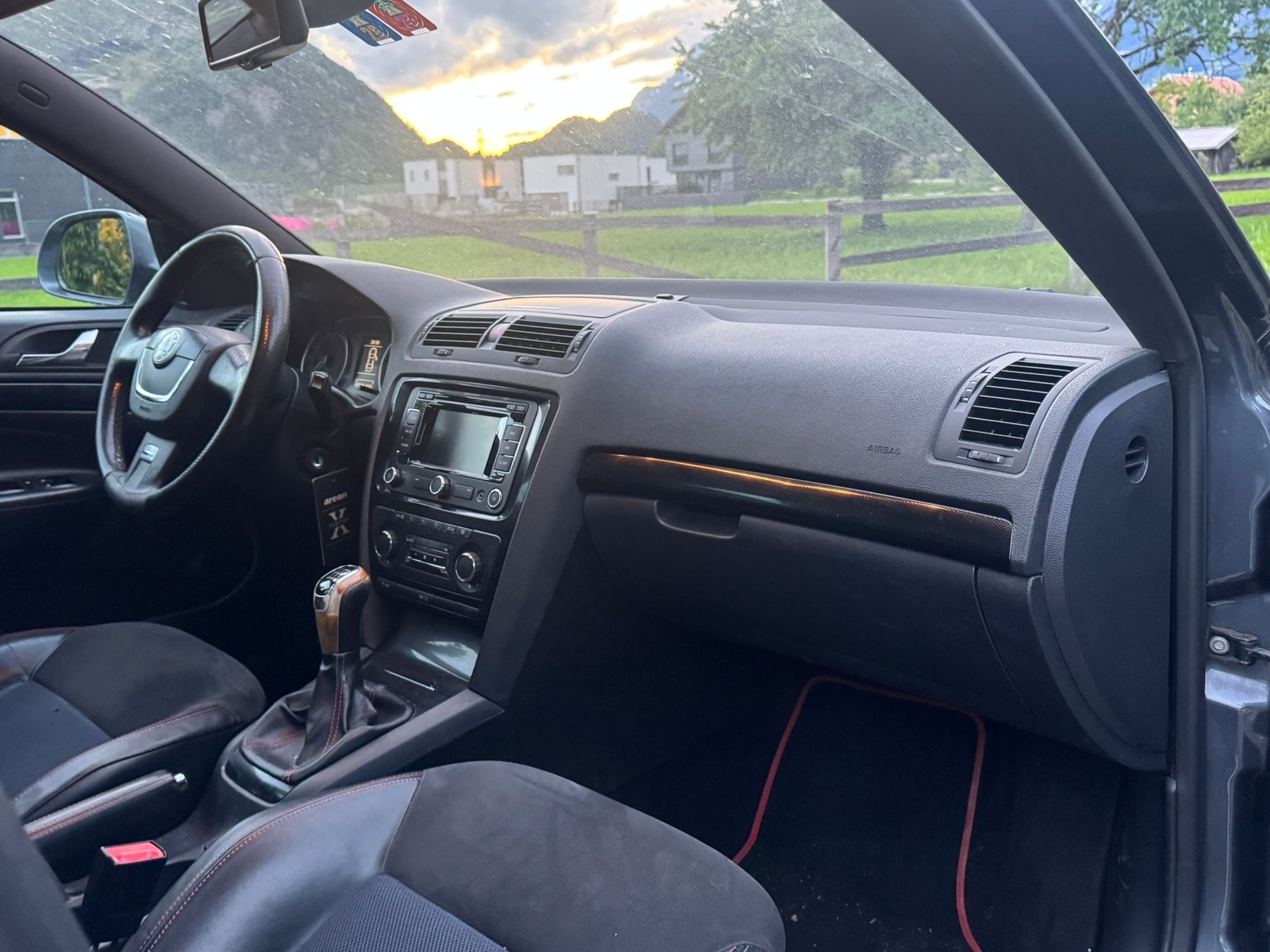 SKODA Octavia Combi 2.0 TDI RS-image-13