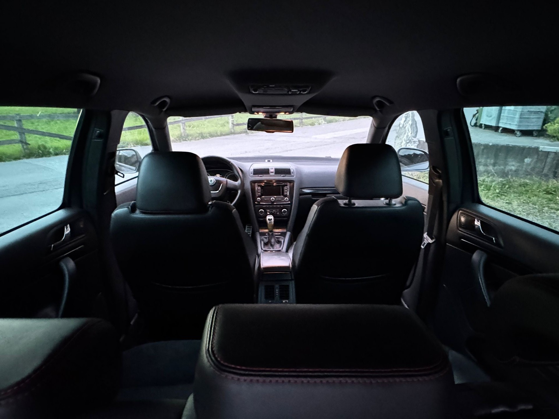 SKODA Octavia Combi 2.0 TDI RS-image-11