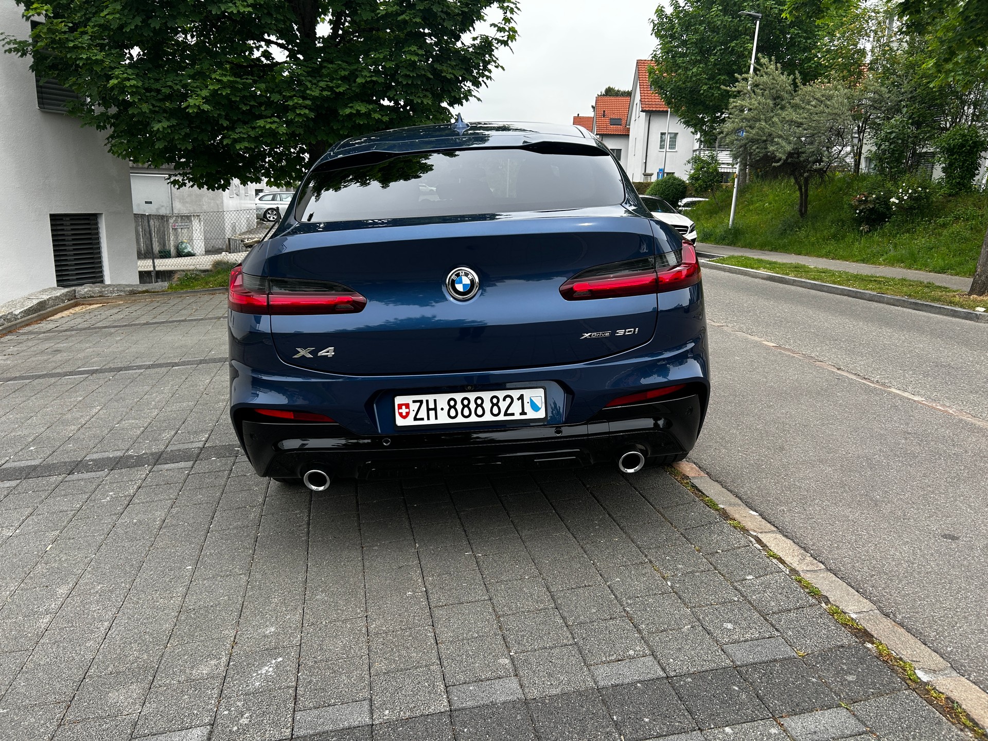 BMW 30i-image-2