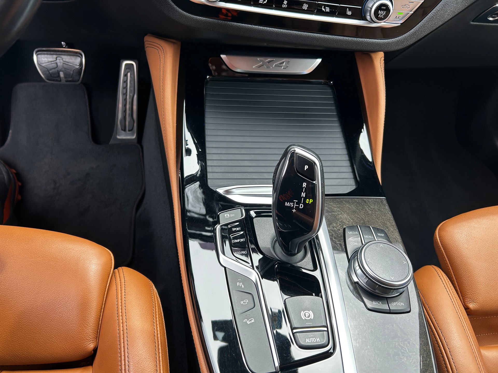 BMW 30i-image-7