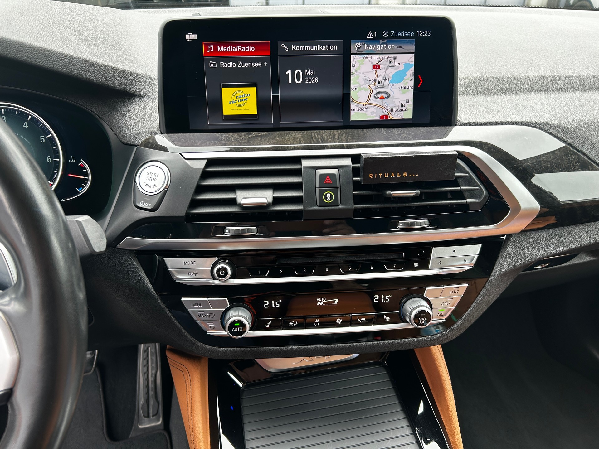 BMW 30i-image-9
