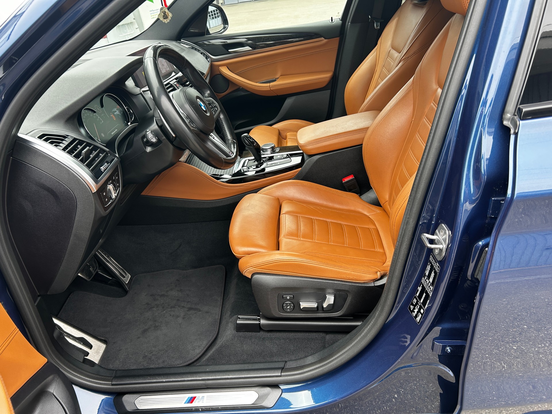 BMW 30i-image-11