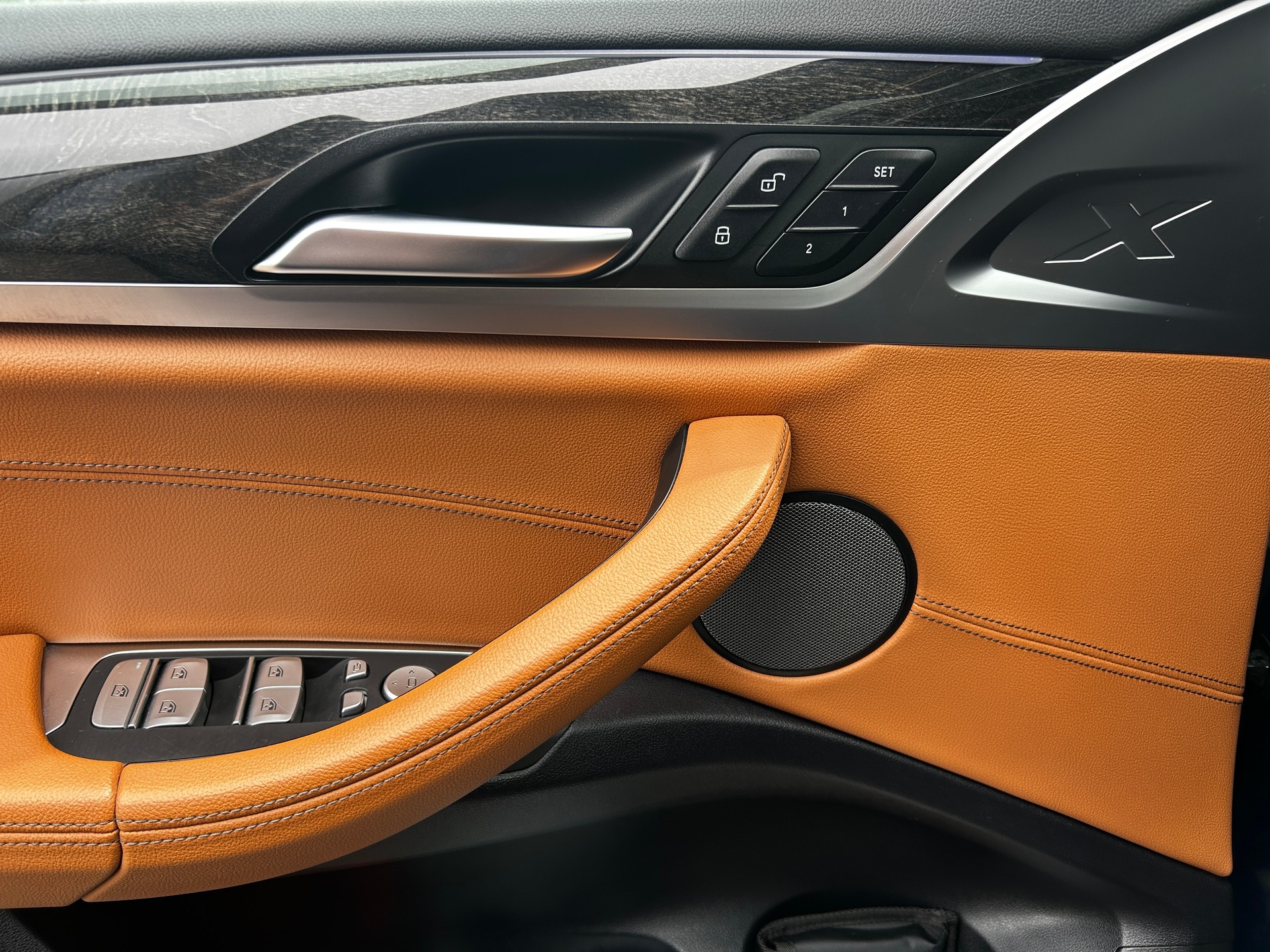 BMW 30i-image-10