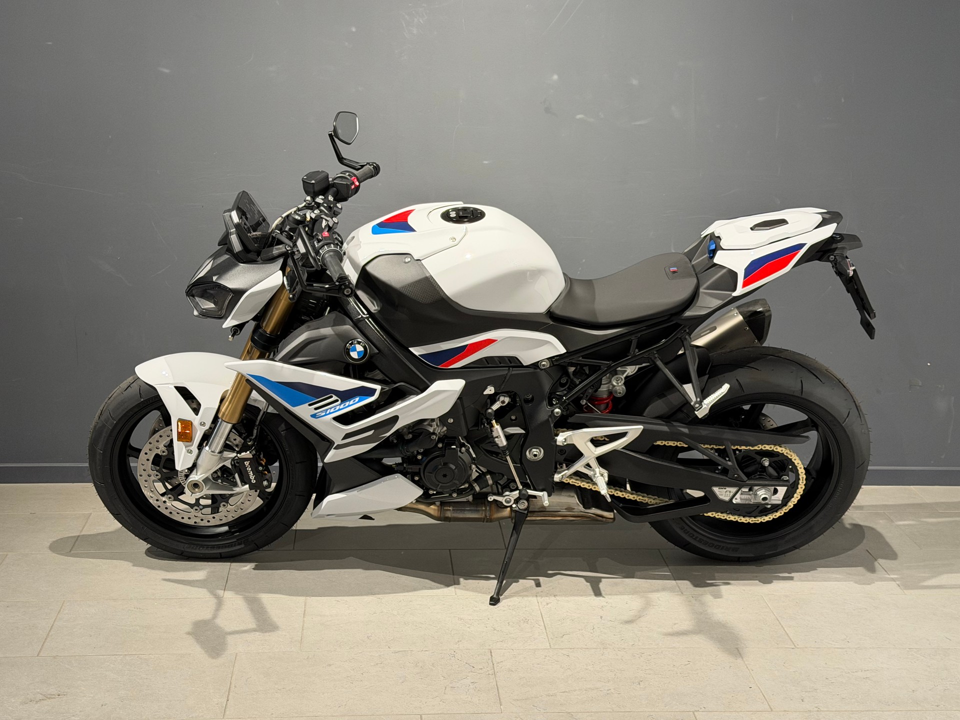 BMW S 1000 R-showroom-element-3