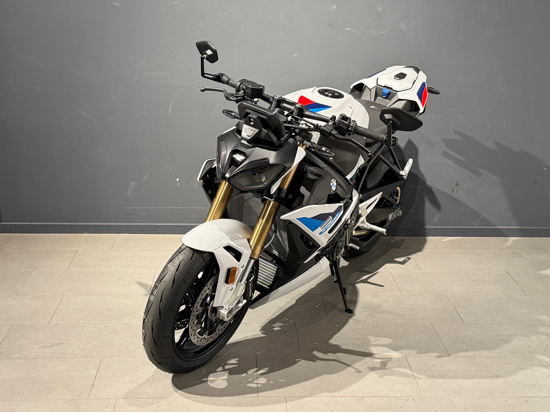 BMW S 1000 R-showroom-element-2
