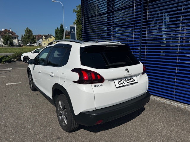 PEUGEOT 2008 1.2 PureTech Signature EAT6-image-2