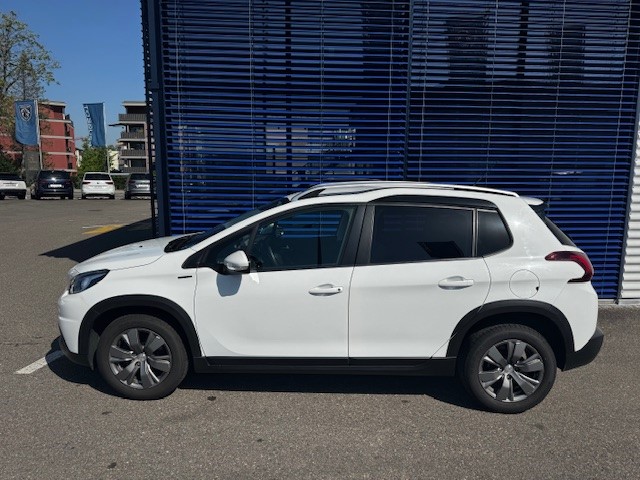 PEUGEOT 2008 1.2 PureTech Signature EAT6-image-1