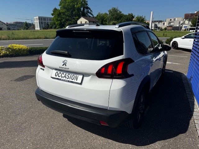 PEUGEOT 2008 1.2 PureTech Signature EAT6-image-3