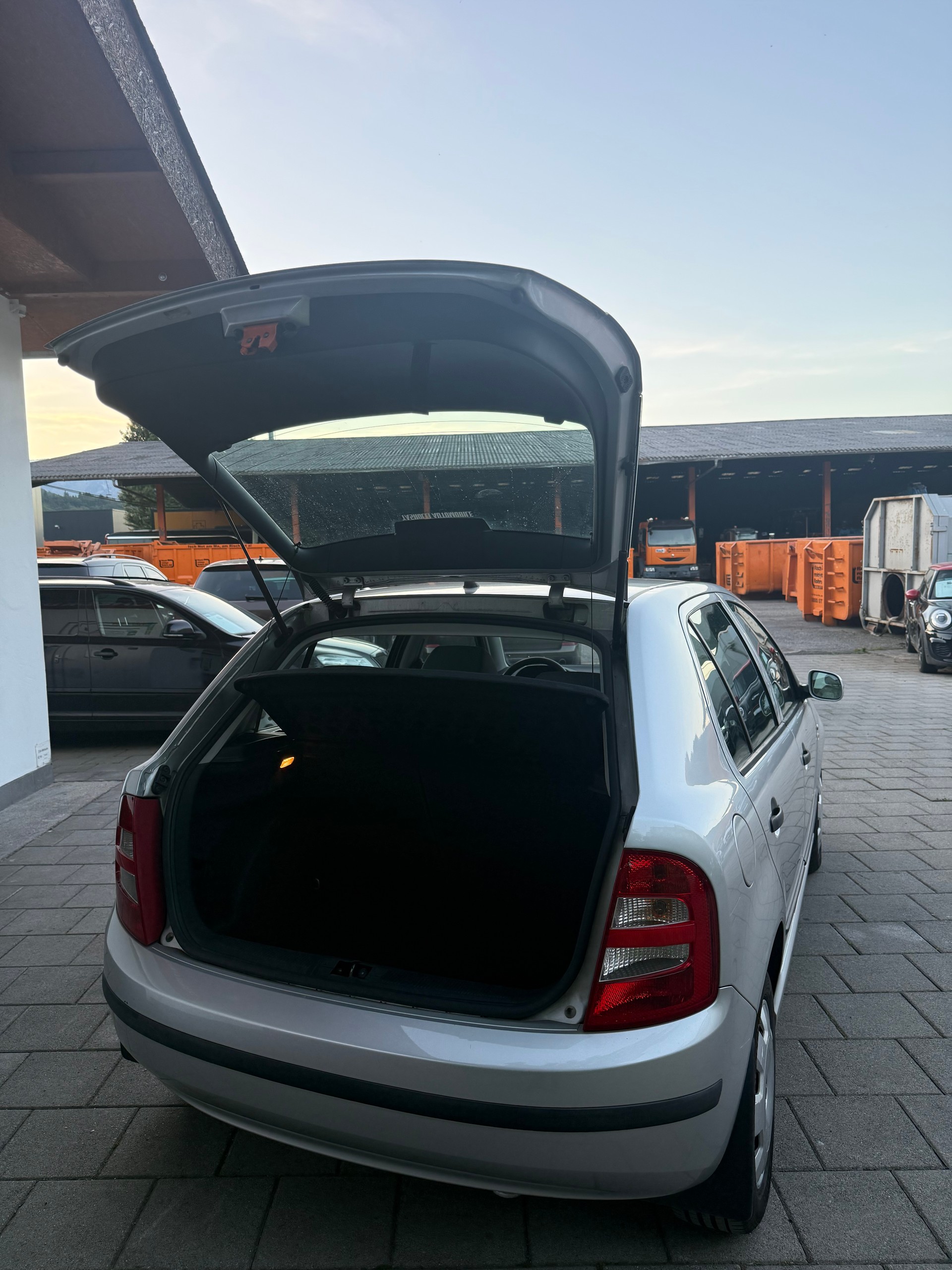 SKODA Fabia 1.4 16V Comfort-image-5