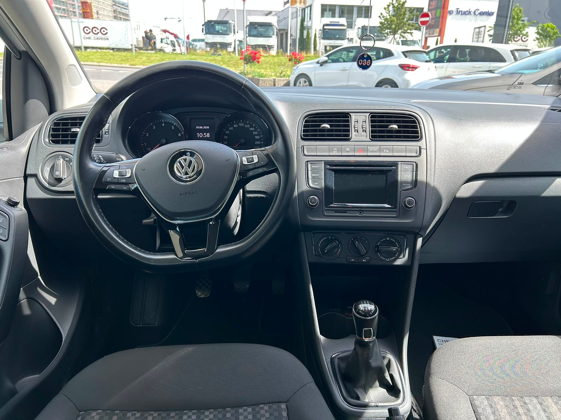 VW Polo 1.0 BMT Trendline-image-5