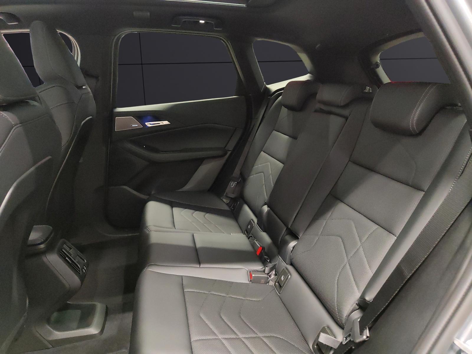 BMW 225e xDrive paddles Active Tourer-image-17