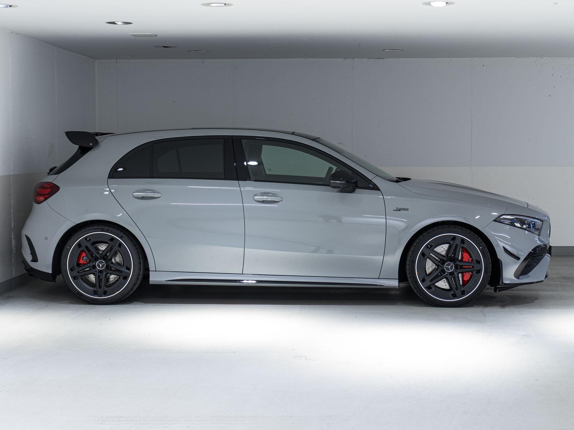 MERCEDES-BENZ A 35 AMG 4MATIC-image-1