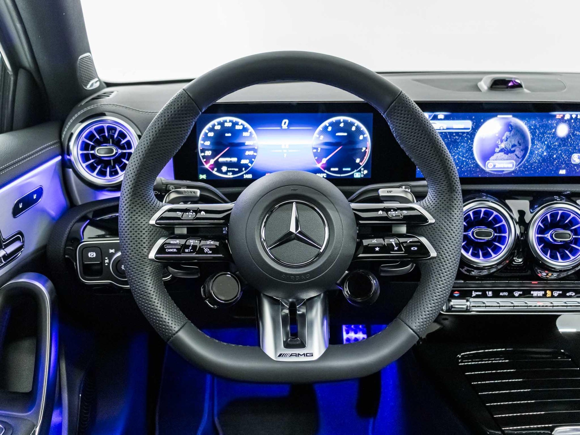 MERCEDES-BENZ A 35 AMG 4MATIC-image-10