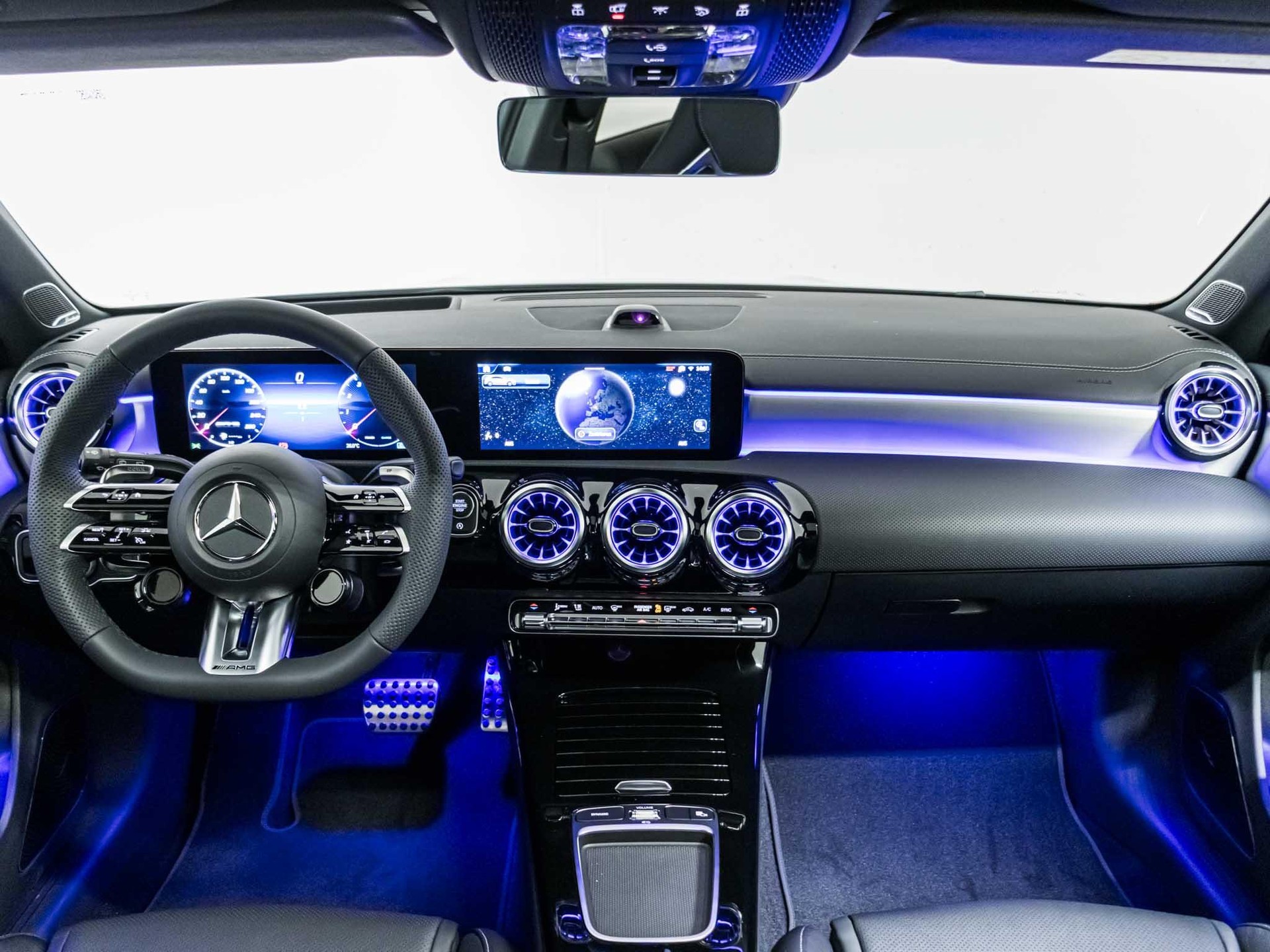 MERCEDES-BENZ A 35 AMG 4MATIC-image-11