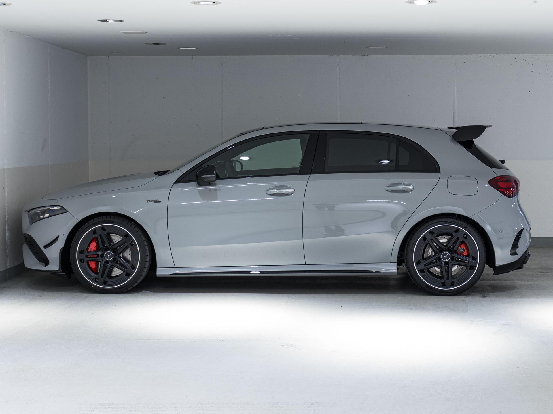 MERCEDES-BENZ A 35 AMG 4MATIC-image-4