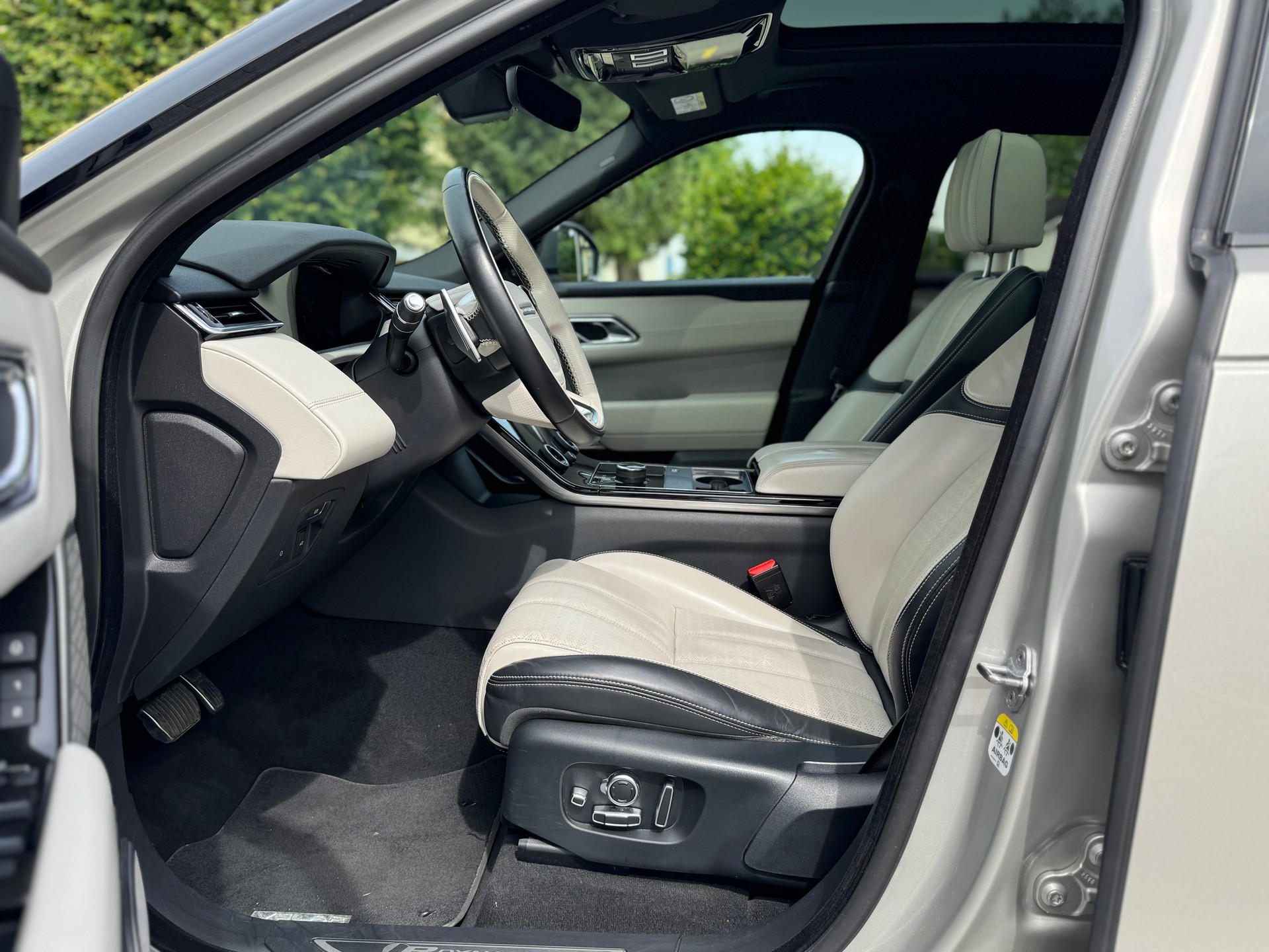LAND ROVER LAND ROVER Range Rover Velar P 300 R-Dynamic HSE *CH-Fahrzeug*Panorama*Head-Up-image-15
