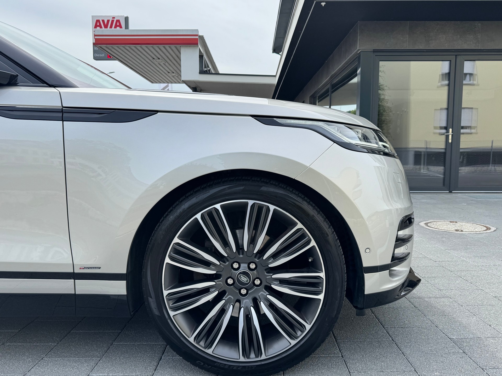 LAND ROVER LAND ROVER Range Rover Velar P 300 R-Dynamic HSE *CH-Fahrzeug*Panorama*Head-Up-image-10