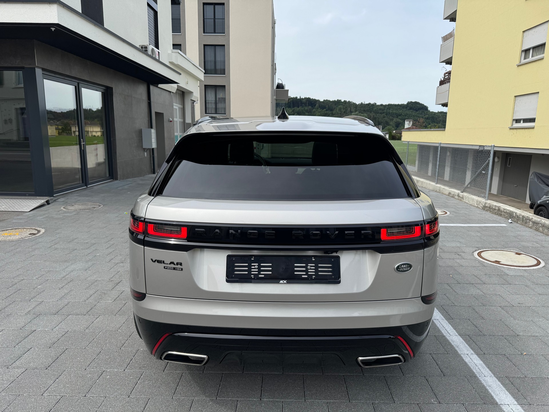 LAND ROVER LAND ROVER Range Rover Velar P 300 R-Dynamic HSE *CH-Auto*Panorama*Head-Up-showroom-element-3