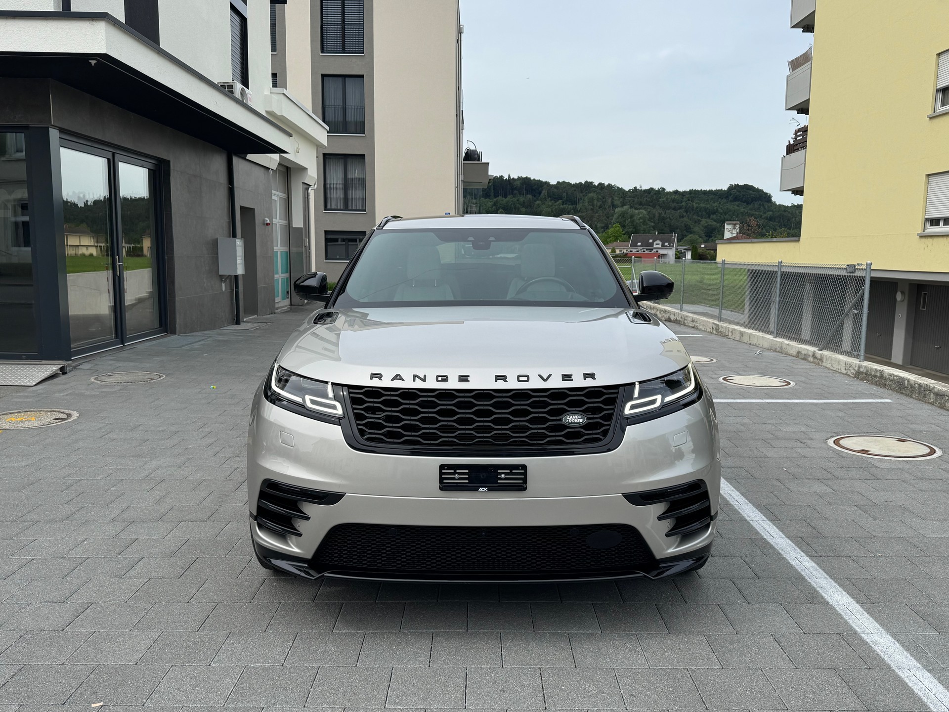 LAND ROVER LAND ROVER Range Rover Velar P 300 R-Dynamic HSE *CH-Fahrzeug*Panorama*Head-Up-image-8