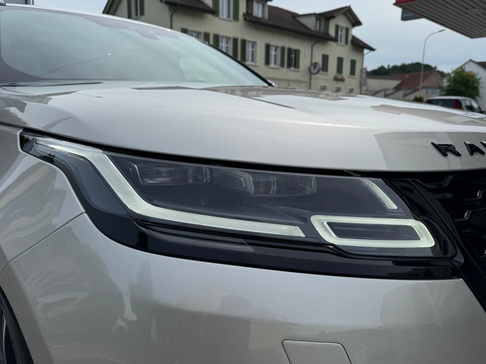 LAND ROVER LAND ROVER Range Rover Velar P 300 R-Dynamic HSE *CH-Fahrzeug*Panorama*Head-Up-image-9