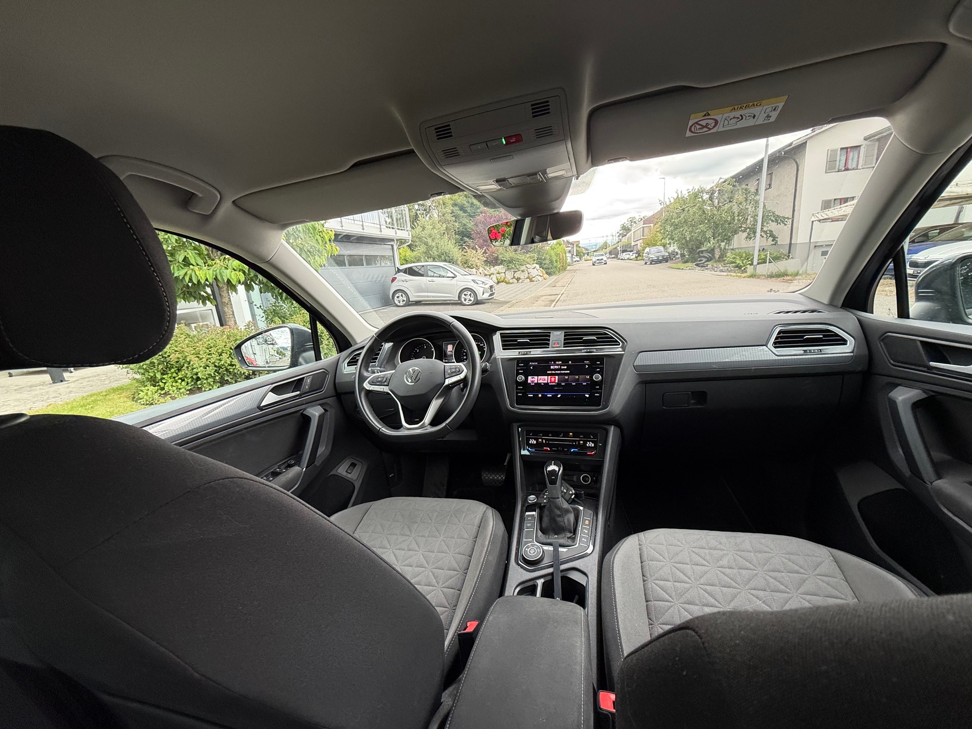 VW Tiguan 2.0 TDI SCR Life 4Motion DSG-image-12