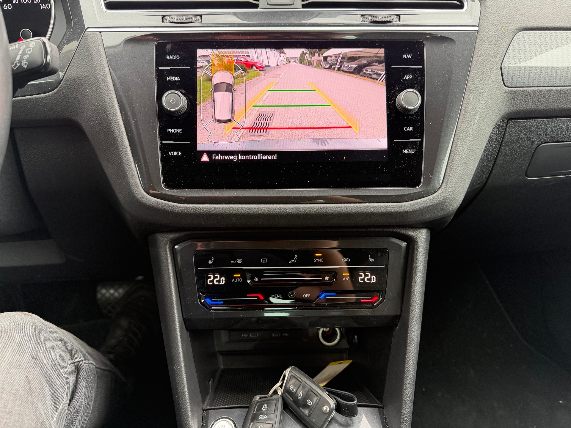 VW Tiguan 2.0 TDI SCR Life 4Motion DSG-image-10