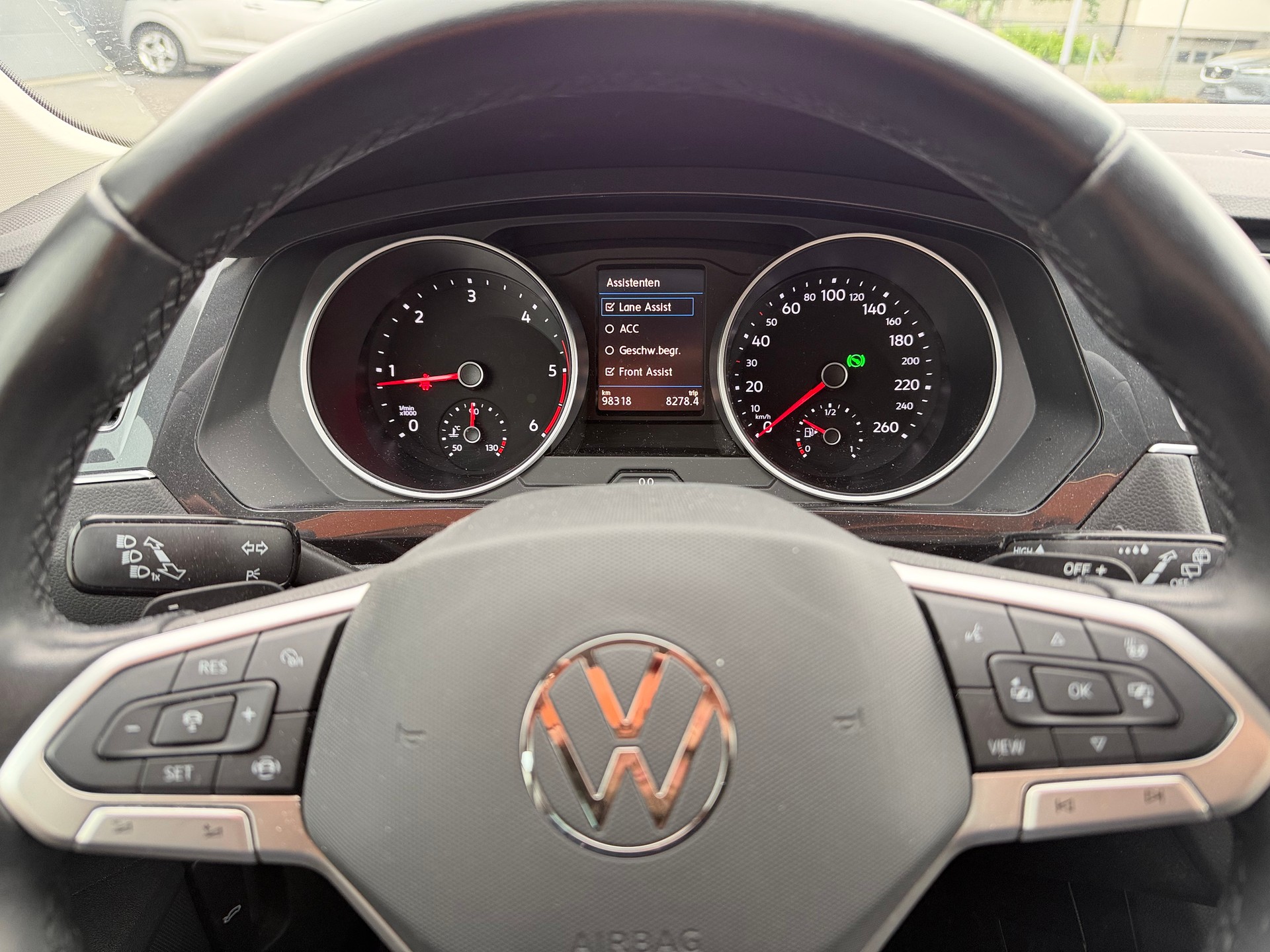 VW Tiguan 2.0 TDI SCR Life 4Motion DSG-image-8