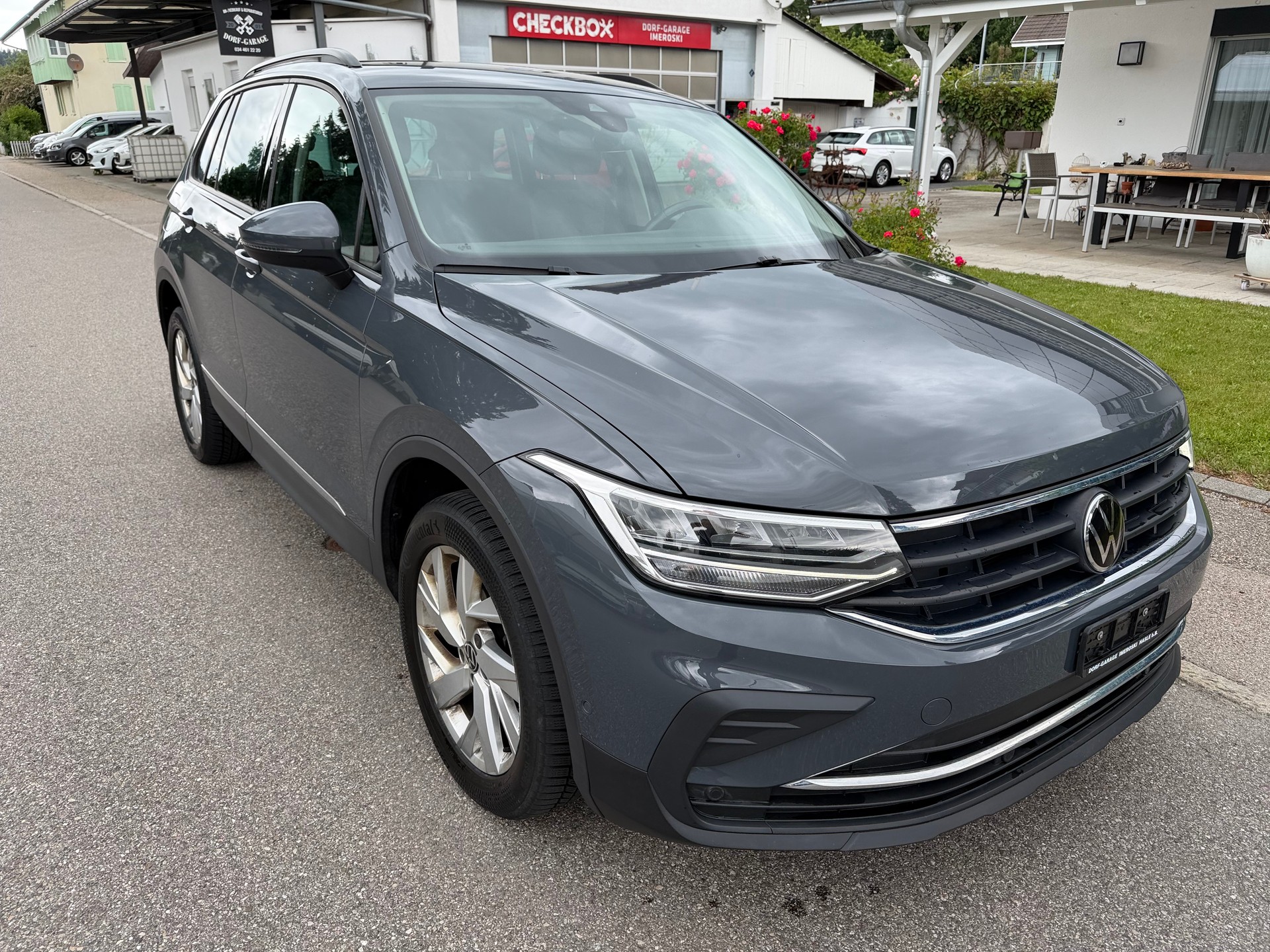 VW Tiguan 2.0 TDI SCR Life 4Motion DSG-image-2