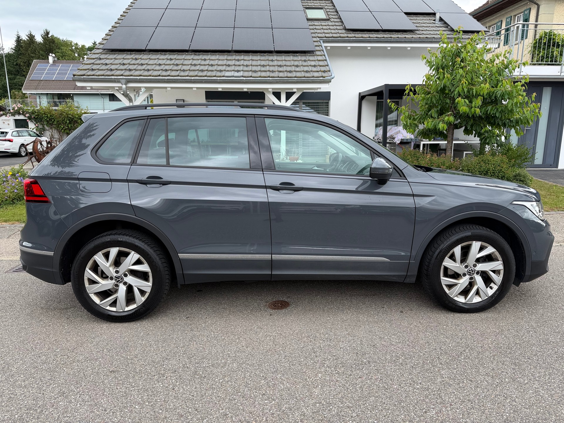 VW Tiguan 2.0 TDI SCR Life 4Motion DSG-image-4
