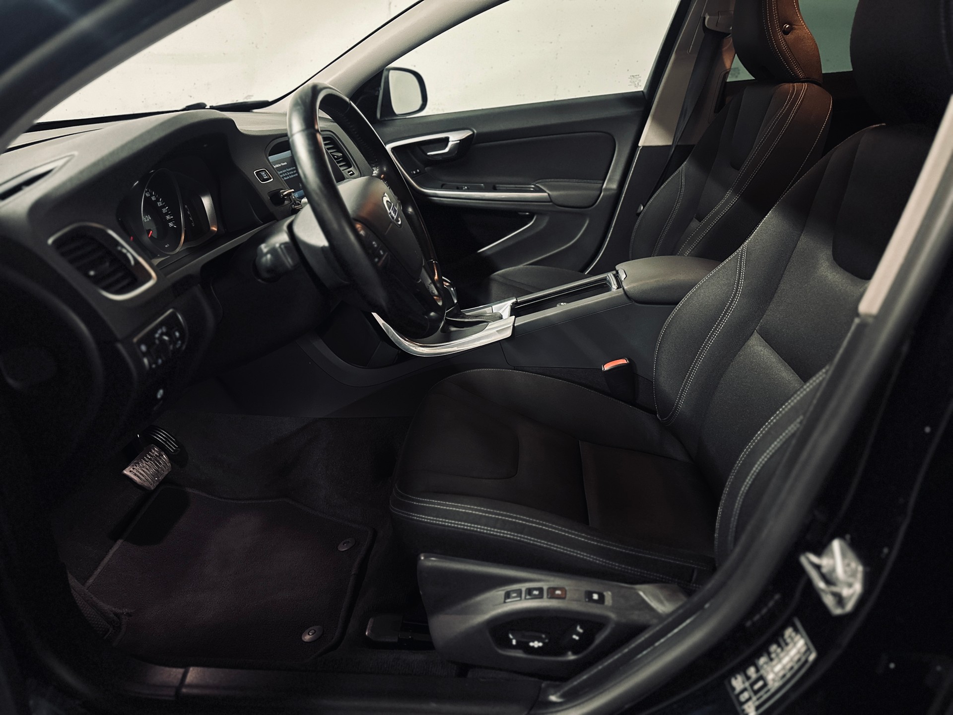 VOLVO V60 D4 AWD Family Edition Geartronic-image-7