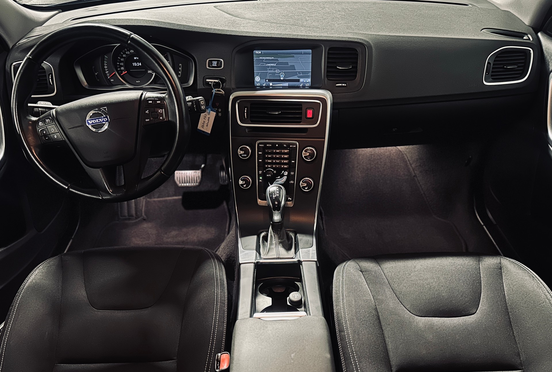 VOLVO V60 D4 AWD Family Edition Geartronic-image-9