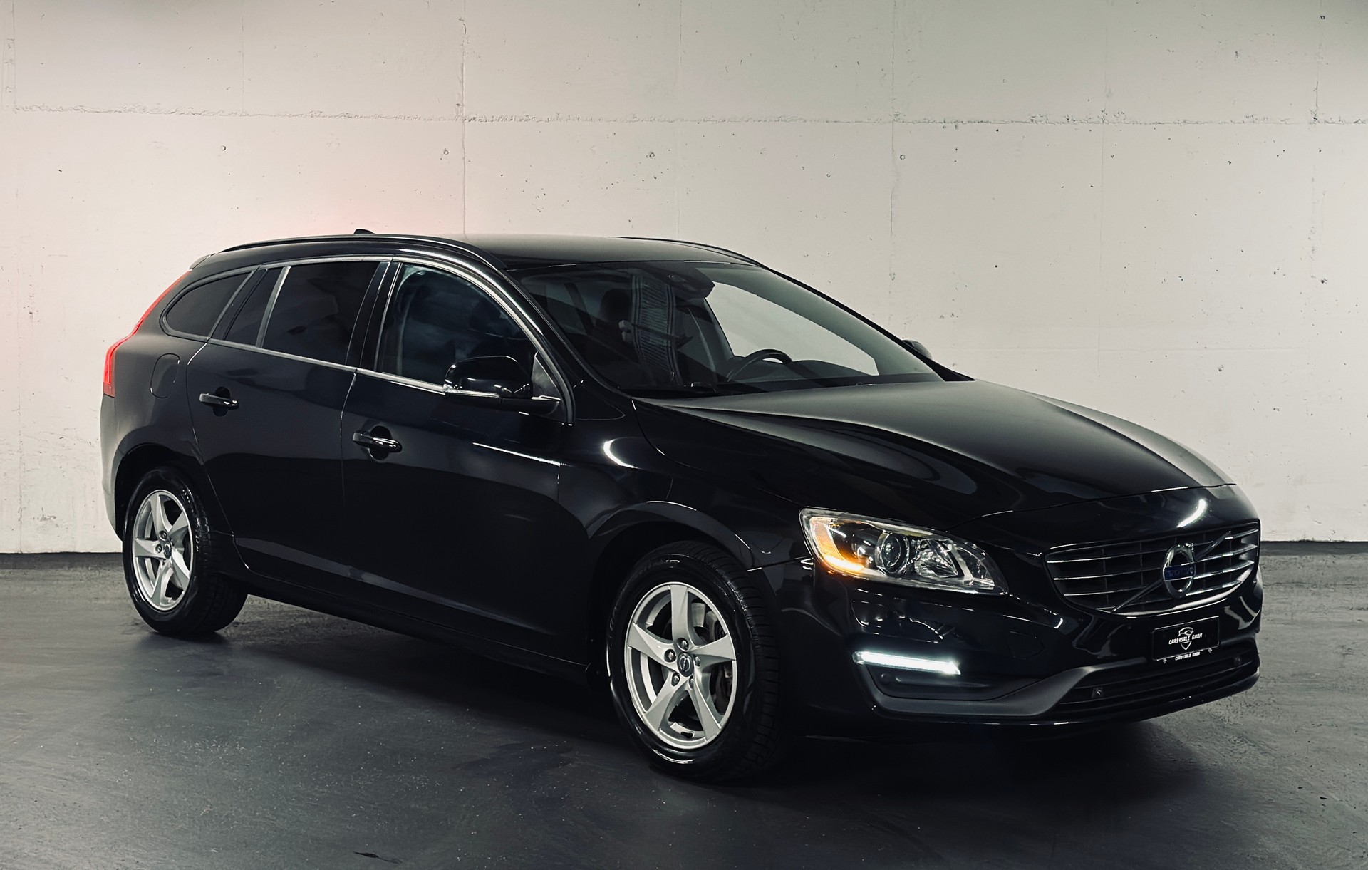 VOLVO V60 D4 AWD Family Edition Geartronic-image-1
