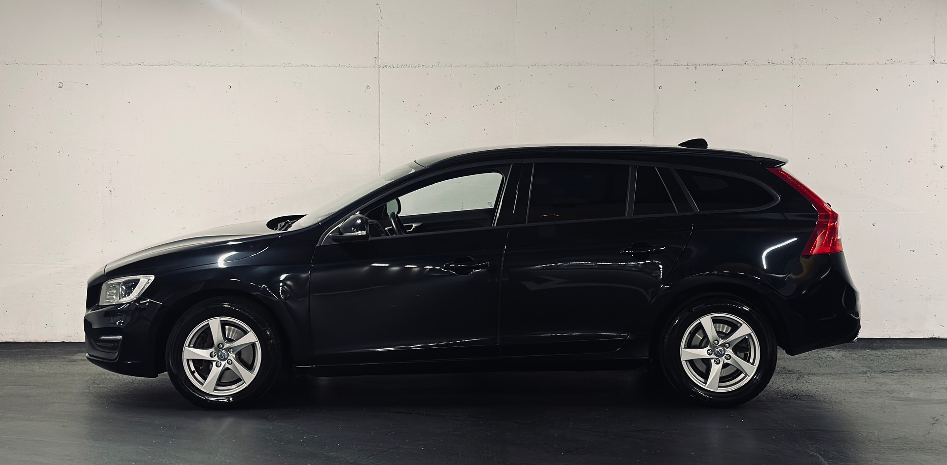 VOLVO V60 D4 AWD Family Edition Geartronic-image-4
