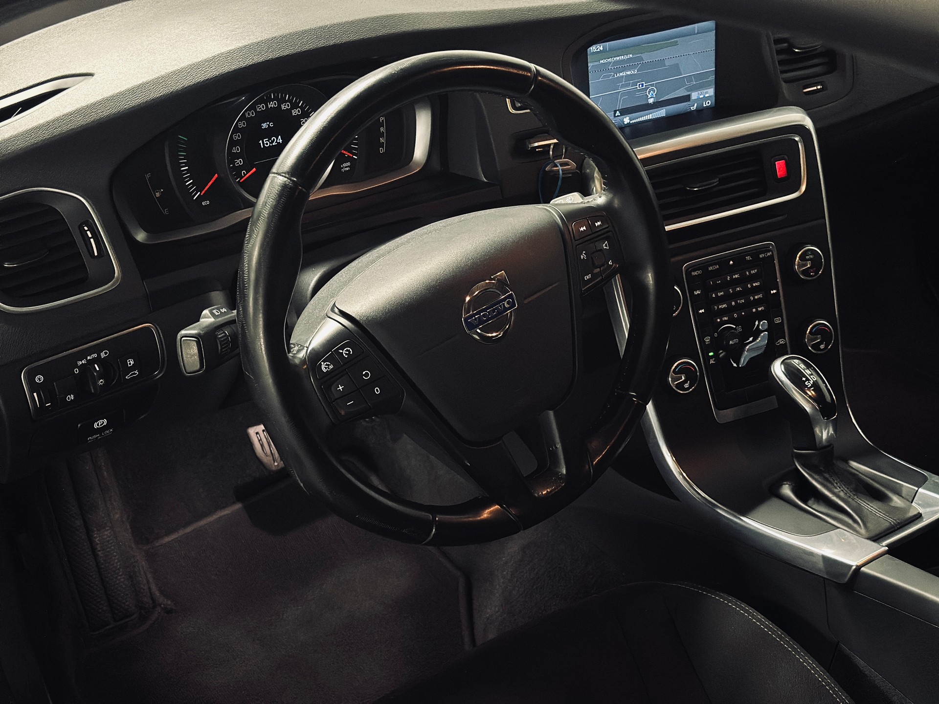 VOLVO V60 D4 AWD Family Edition Geartronic-image-8