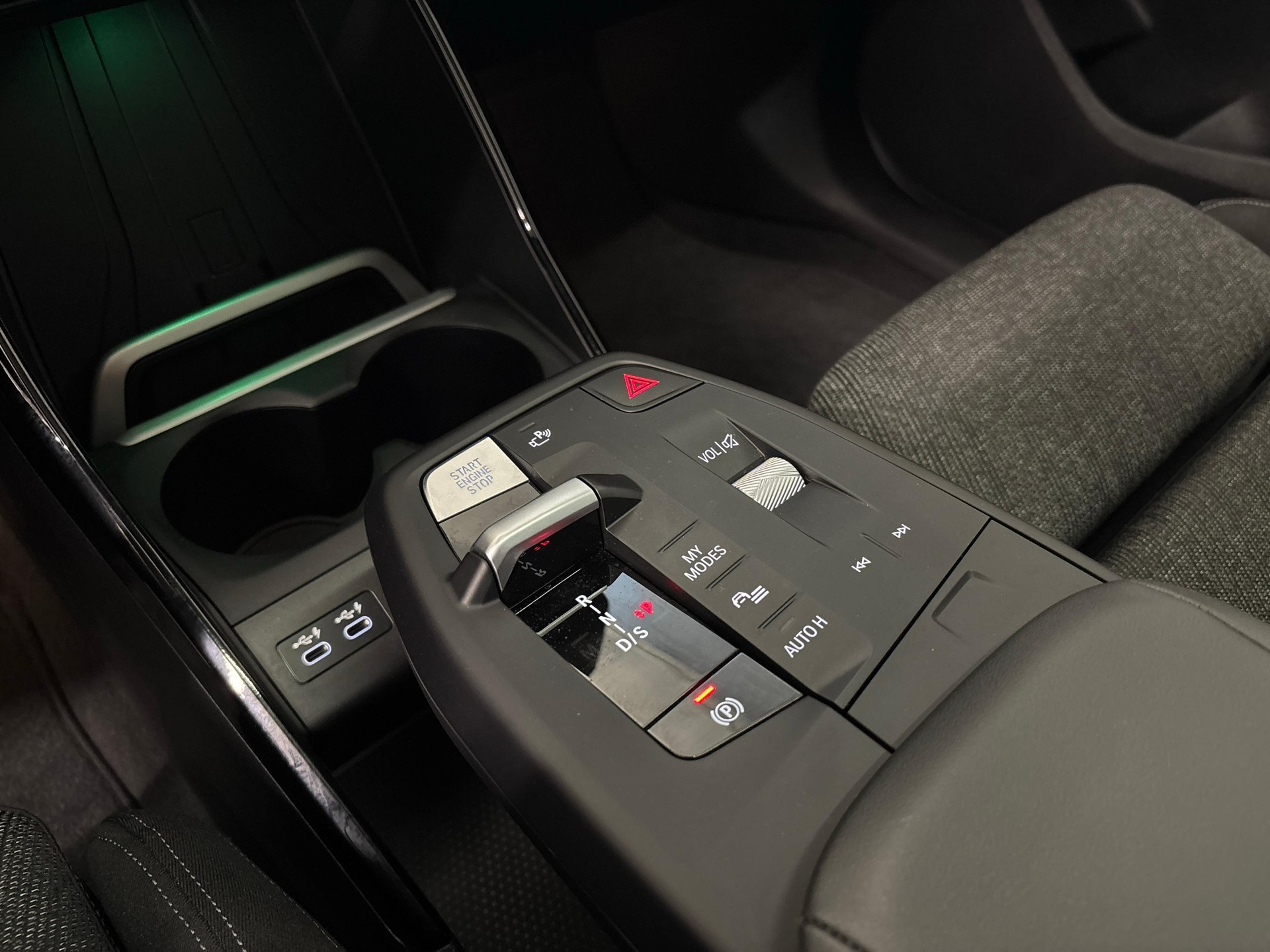 BMW 225e xDrive paddles Active Tourer-image-15
