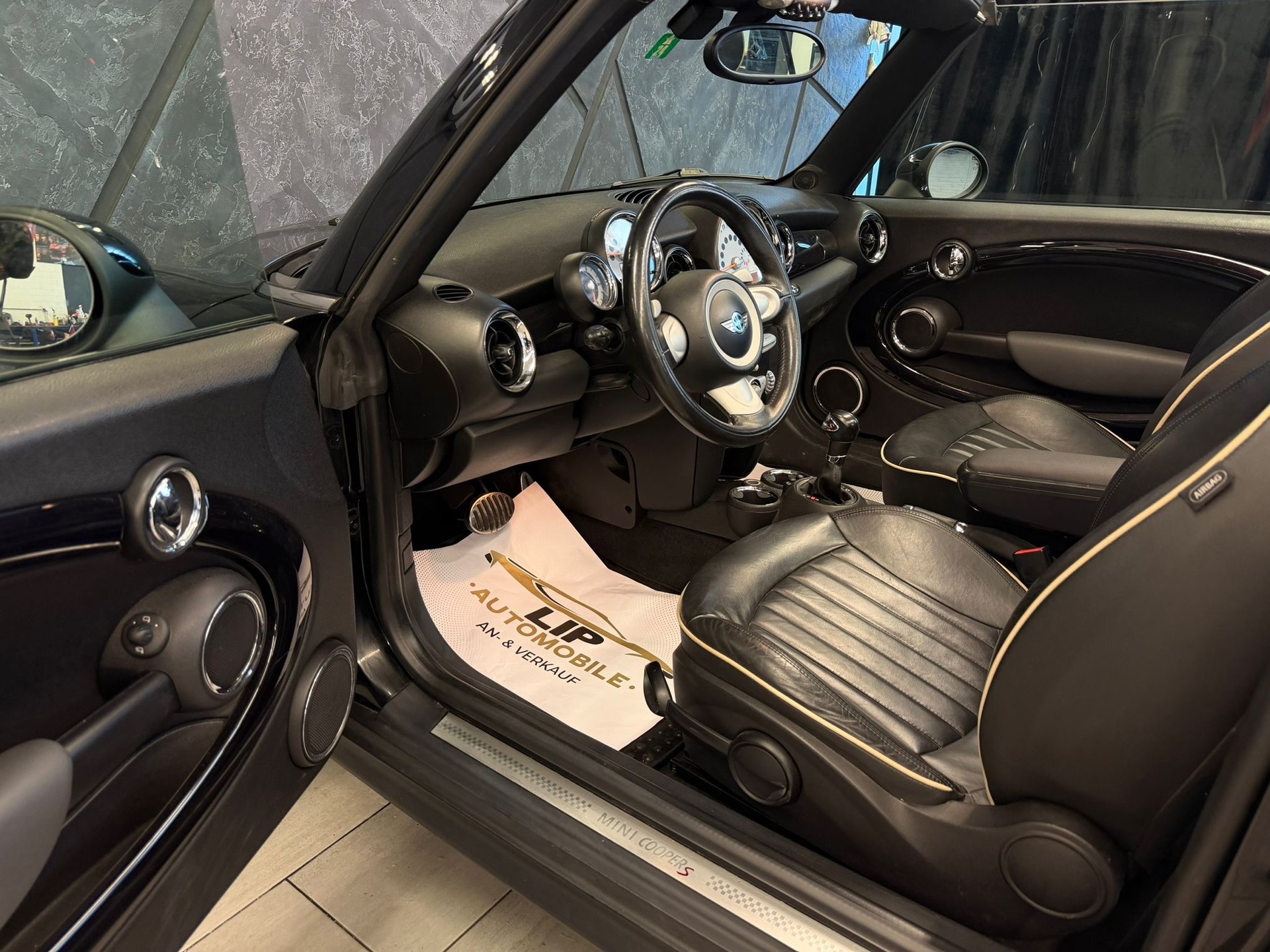 MINI Cooper S Cabriolet Steptronic-image-10