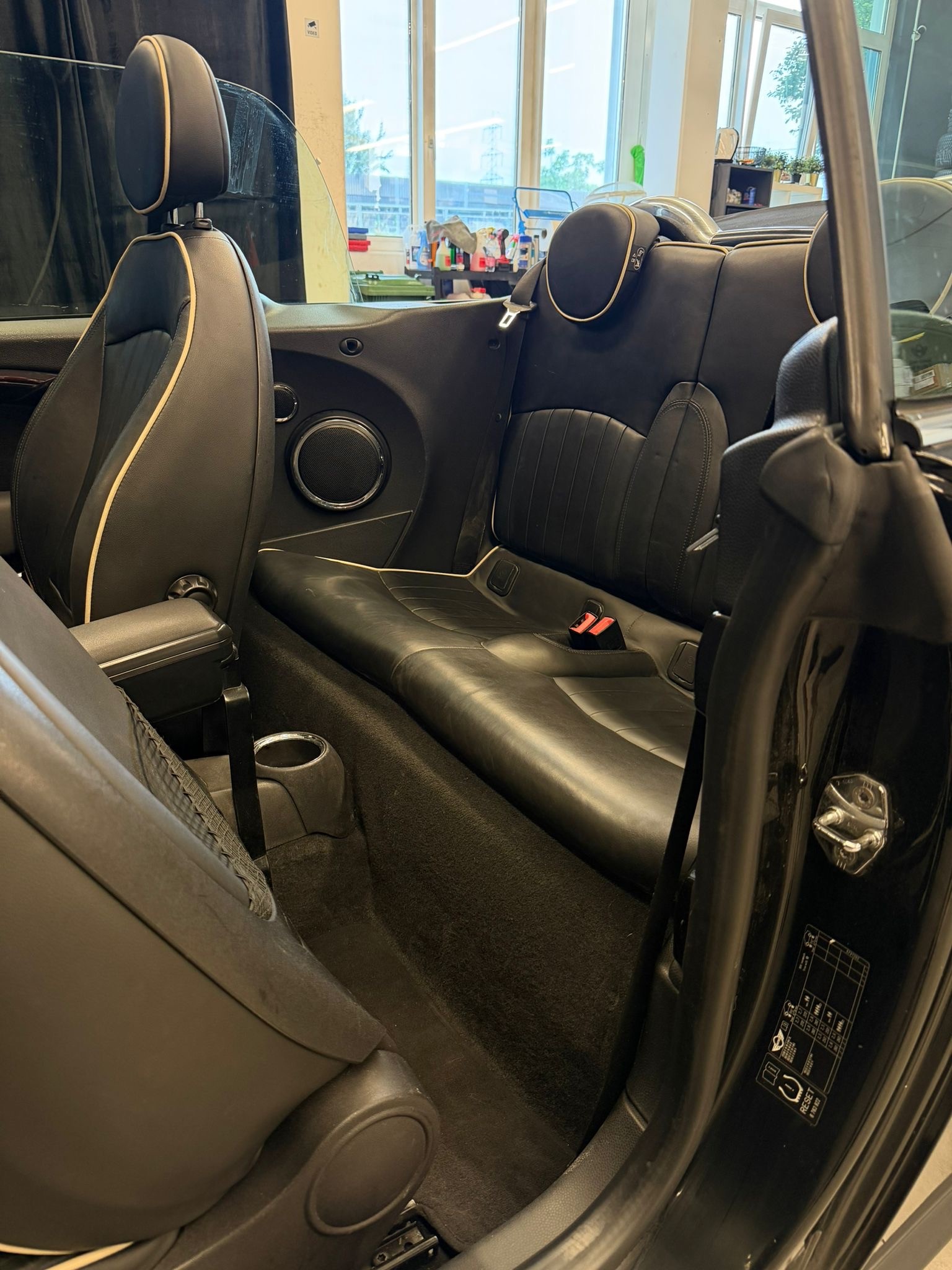 MINI Cooper S Cabriolet Steptronic-image-12
