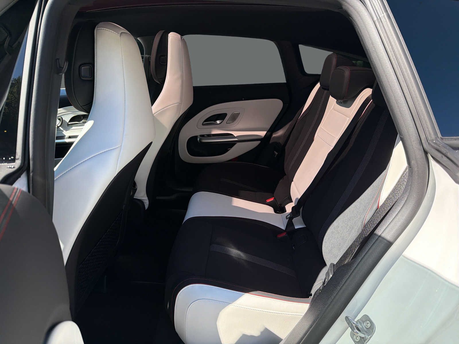 MERCEDES-BENZ CLA 220 8G-DCT 4Matic-image-13